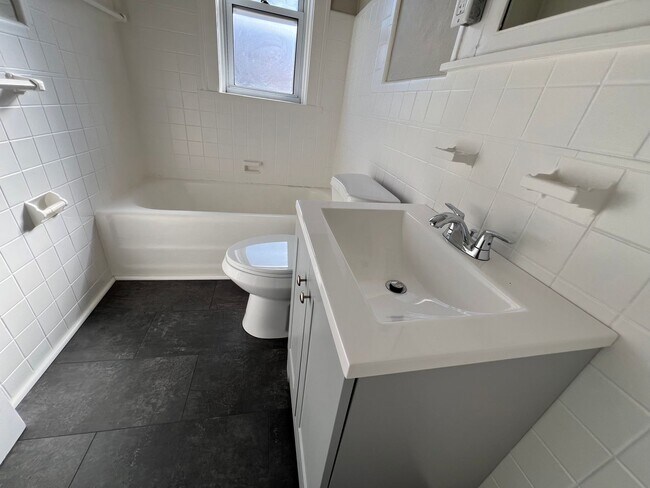 Building Photo - 2173 S Big Bend Blvd