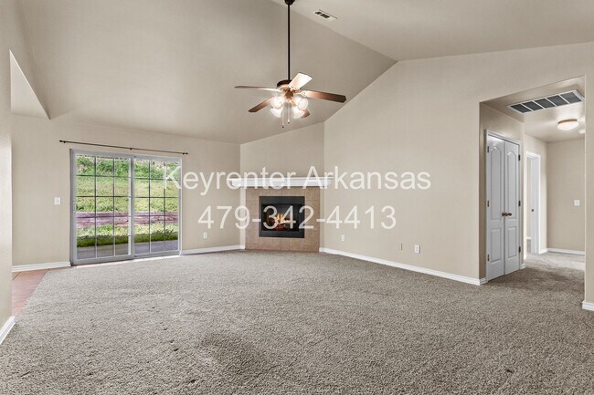 Building Photo - This home is the perfect choice for you in Elkins!