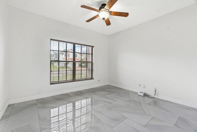 Building Photo - 7589 Colony Lake Dr