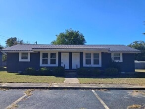 Building Photo - 1103 Gaines Dr