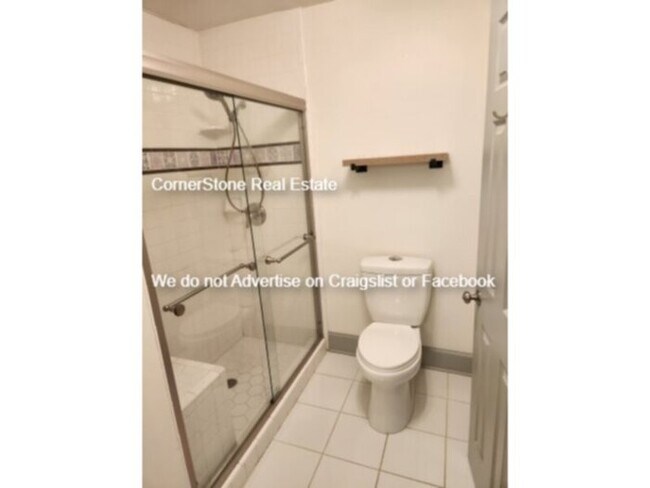 Building Photo - 726 Victorian Pl