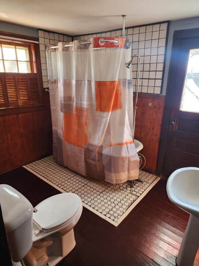 Building Photo - 19 Gibson Ave