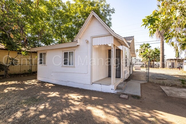 Building Photo - 2 Bedroom/1 Bath Home - $1550 Per Month!
