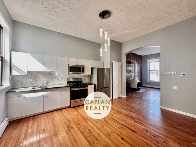 Primary Photo - 46 Warren St