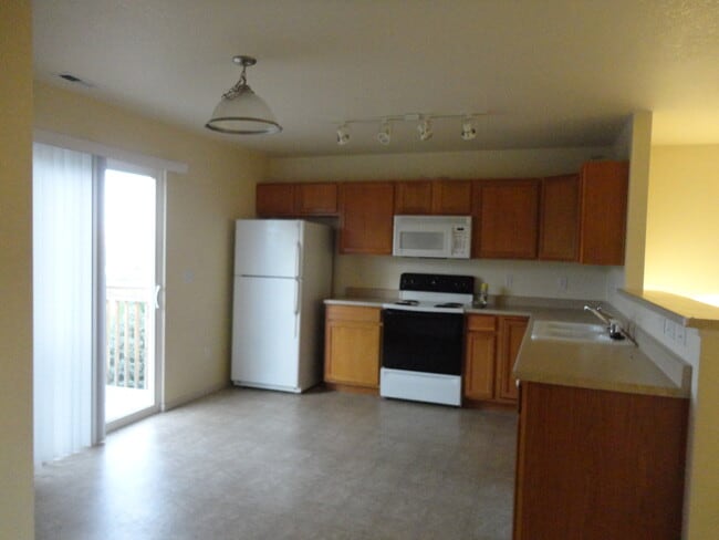Building Photo - Single Family Home For Rent