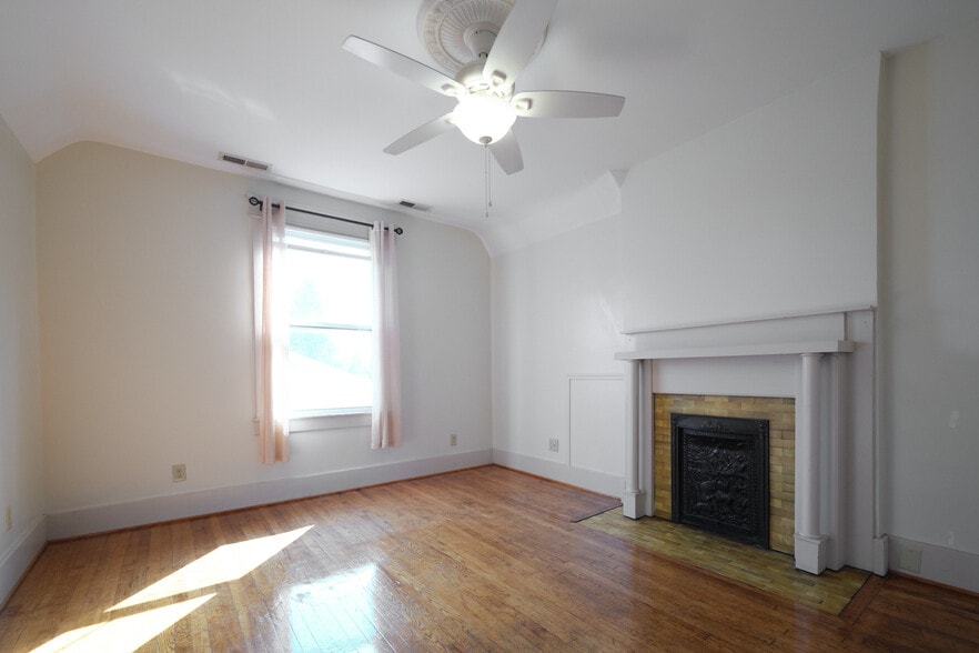Building Photo - 803 Phillips Ave