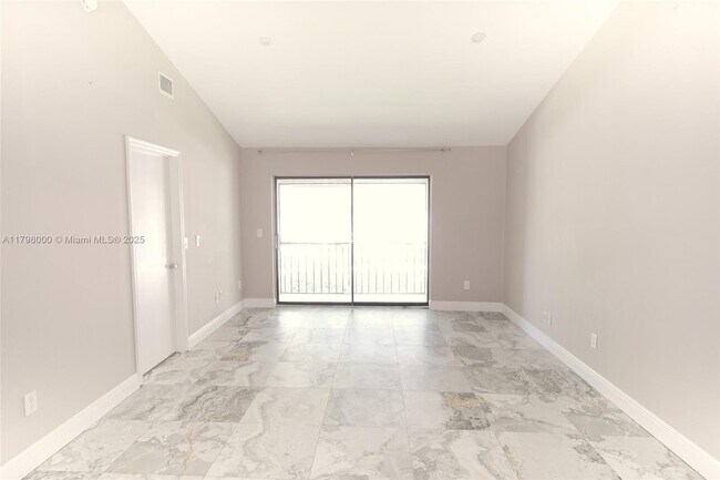 Building Photo - 301 Club Cir