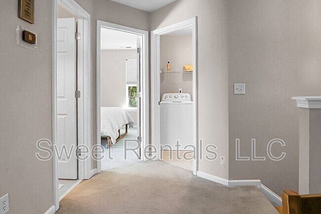 Building Photo - 1519 Thoroughbred Blvd