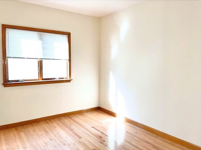 Building Photo - 150 Spruce St