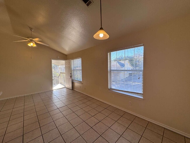 Building Photo - "Charming 1-Bedroom Retreat in San Marcos – Perfect Balance of Comfort and Convenience!"