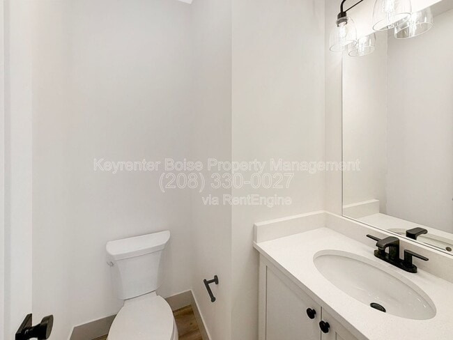 Building Photo - 373 E Lombard Ln