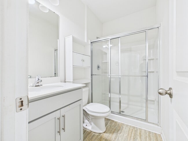 Building Photo - 2032 Highland Knoll Dr