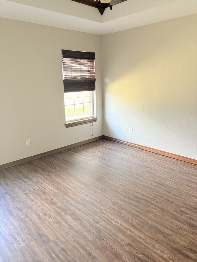Building Photo - 1209 Alma Dr