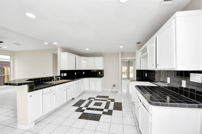 Building Photo - 16731 Sussex Dr