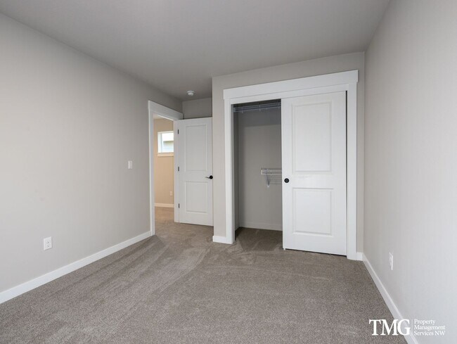 Building Photo - Brand New 3 Bed 2.5 Bath Ridgefield Home Offering