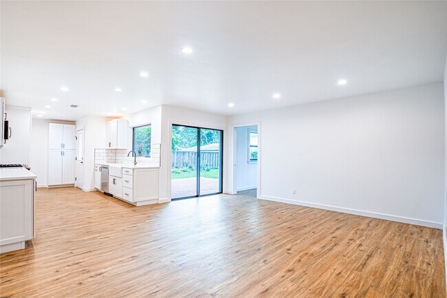 Building Photo - 1422 Wisterwood Dr