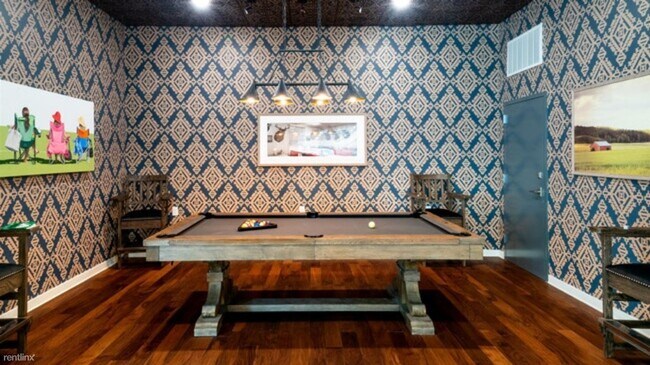 Building Photo - 812 Inverness Ave