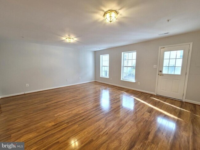 Building Photo - 3618 Sprigg St S