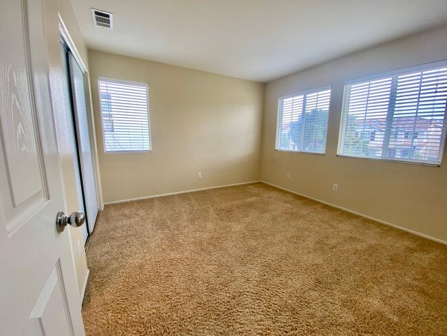 Building Photo - Extremely spacious four bedroom With Oxnard home