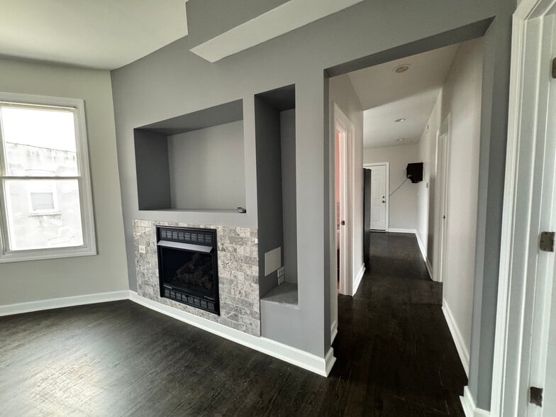 Building Photo - 620 N Kedzie Ave