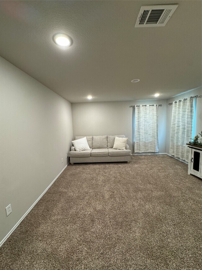 Building Photo - 710 Crystal River