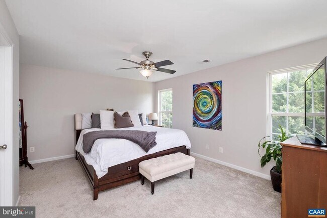 Building Photo - 662 Holly Hill Dr