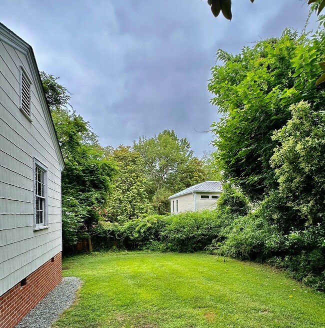 Building Photo - 207 Friendly Ln