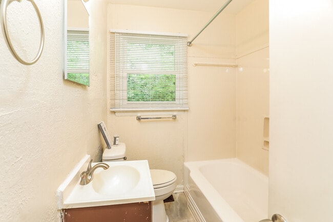 Building Photo - 109 Howle Ave