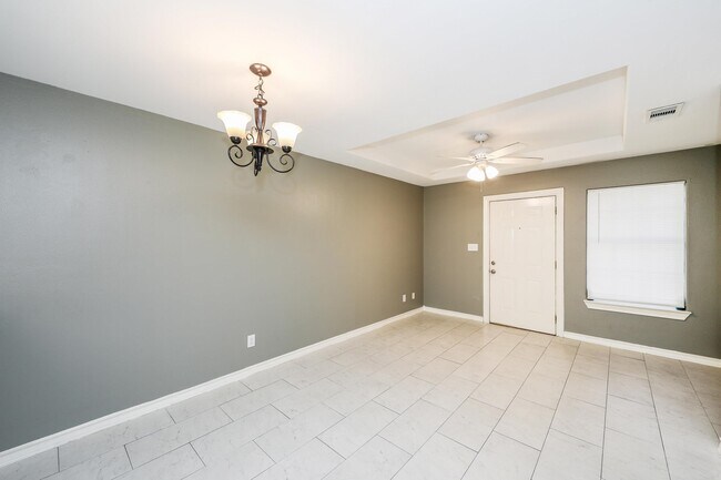 Building Photo - 205 W San Carlos St