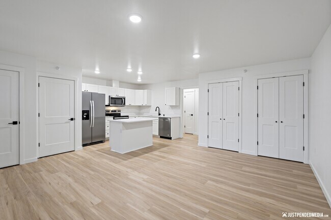 Building Photo - 12378 Lake St