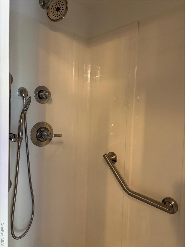 Building Photo - 185 S Country Rd