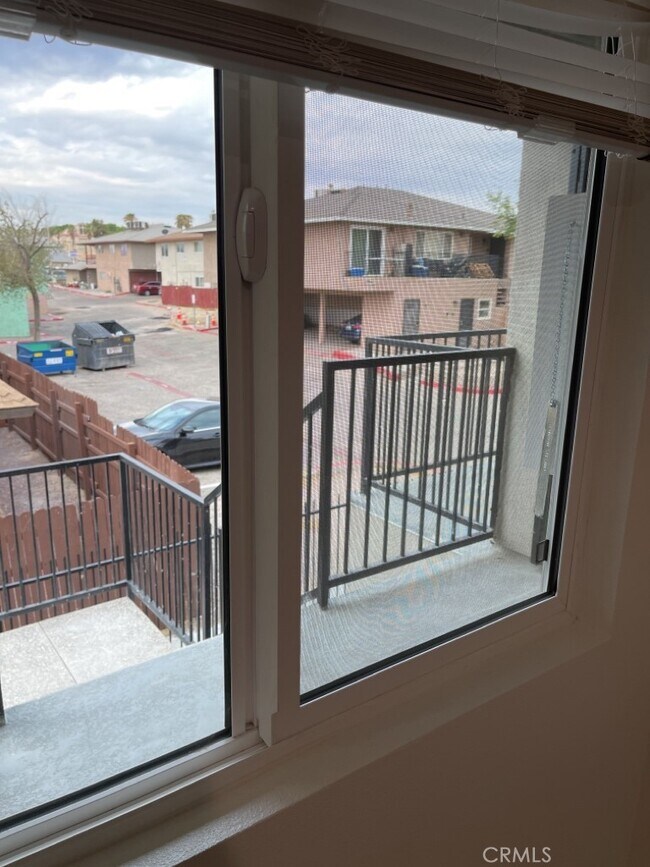 Building Photo - 1140 Deseret Ave