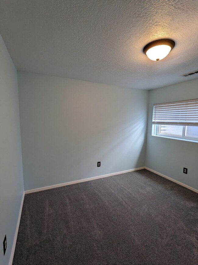 Building Photo - $1,800 Rent Credit! Spacious 5-Bed Clearfield Home with Garage & Fenced Yard