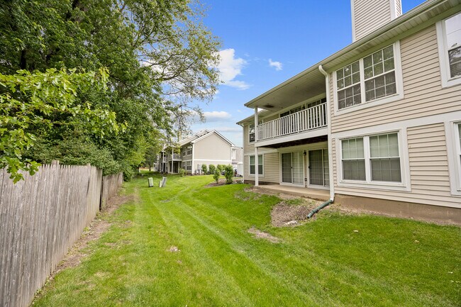 Building Photo - 5S560 Paxton Dr