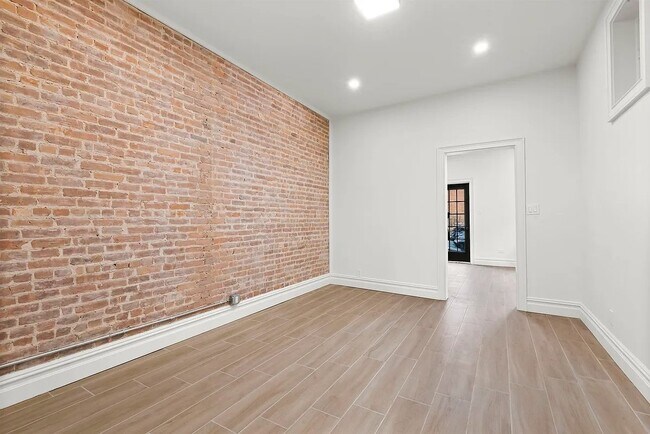 Building Photo - 522 23rd St