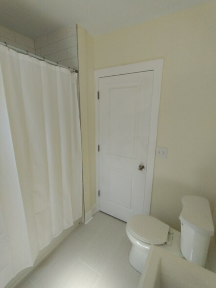 Building Photo - 2643 12th Ave S