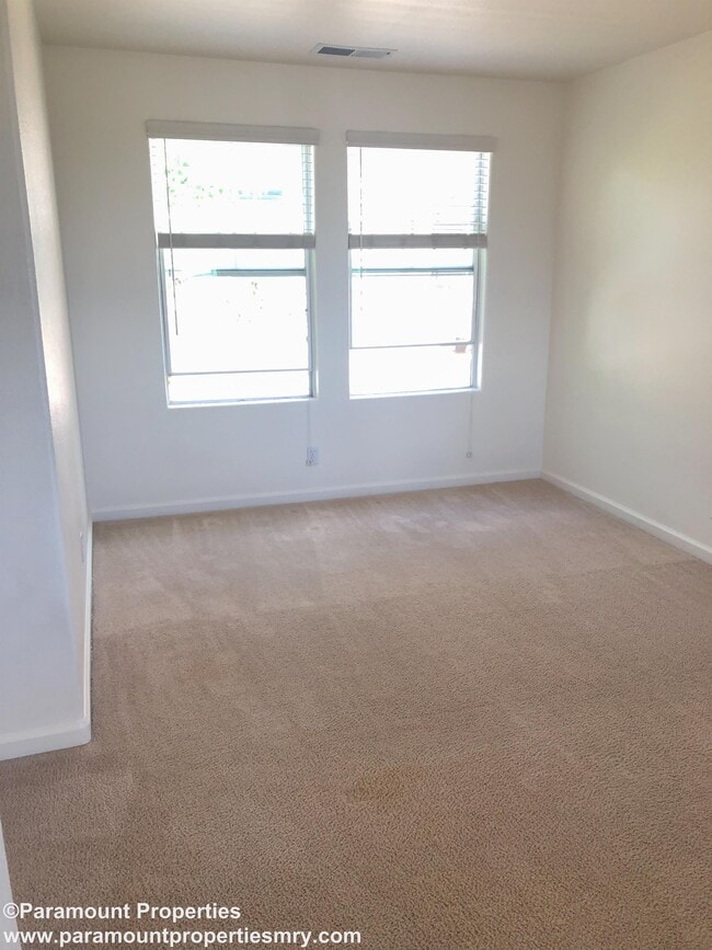 Building Photo - 279 Azalea Pl