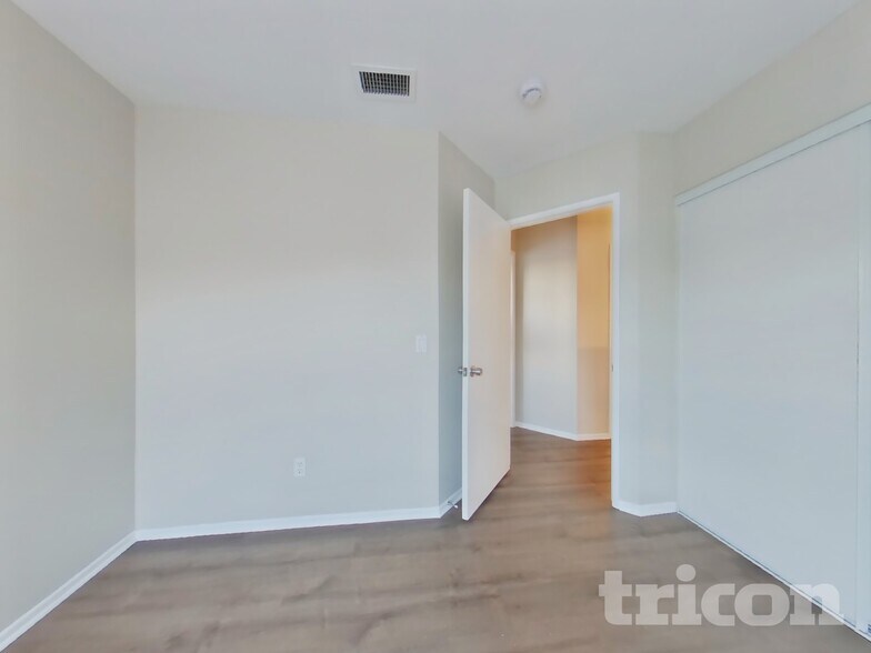 Building Photo - 863 Pike Dr