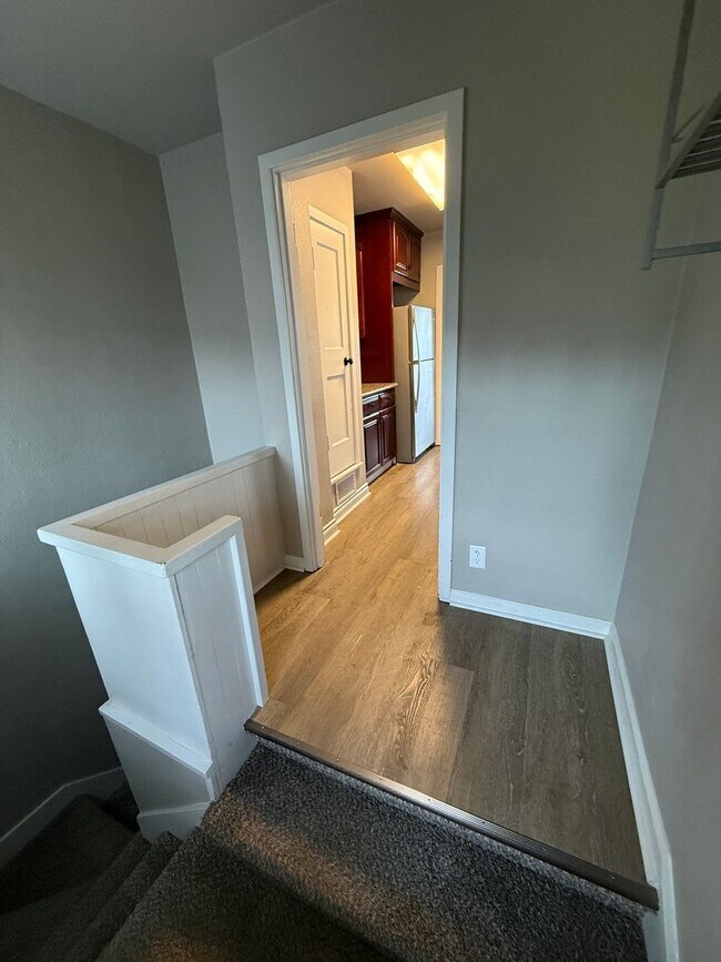 Building Photo - l914