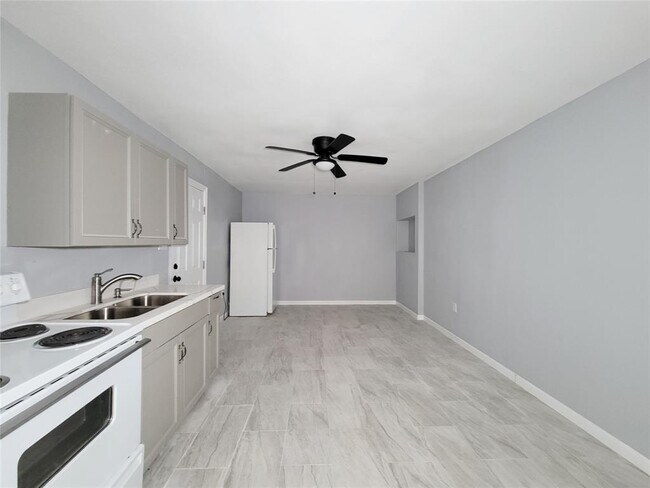 Building Photo - 5103 Karu Dr