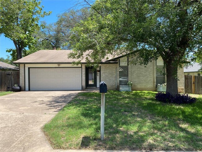 Primary Photo - 2406 Broken Oak Dr