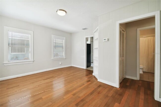 Building Photo - 308 N Gomez Ave
