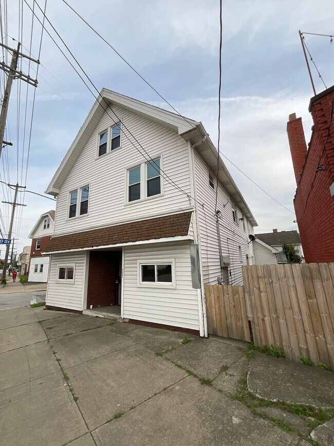 Primary Photo - 9003 Denison Ave