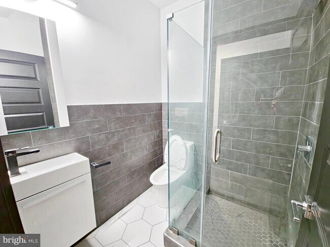 Building Photo - 519 N 38th St