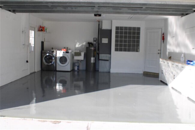 Building Photo - 7655 Cardiff Ct N