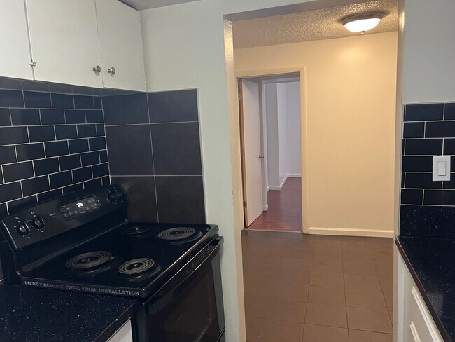 Building Photo - 68 E 200 S