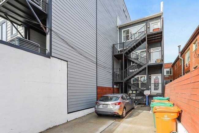 Building Photo - 816 Kennedy St NW