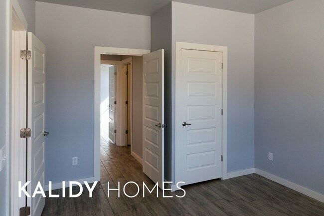 Building Photo - 306 Kirks Holw