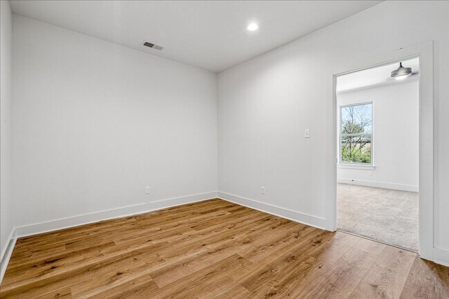 Building Photo - 5486 End Vlg