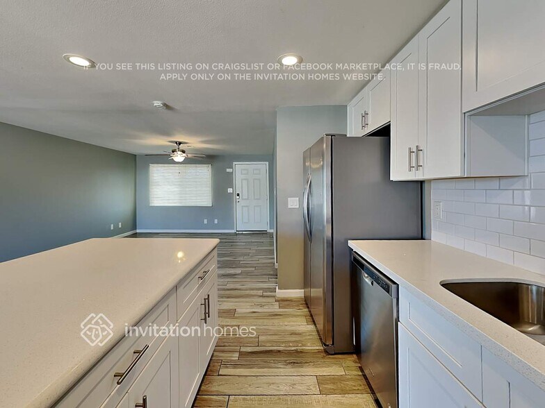 Building Photo - 14430 N 41st Ct